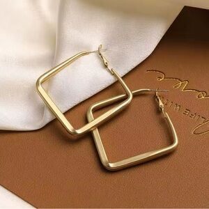 🌿 Gold Square Hoop Earrings
